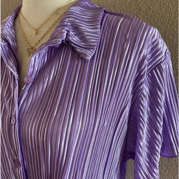 Pleated satin button down top and shorts in lavender - Picture 7 of 8